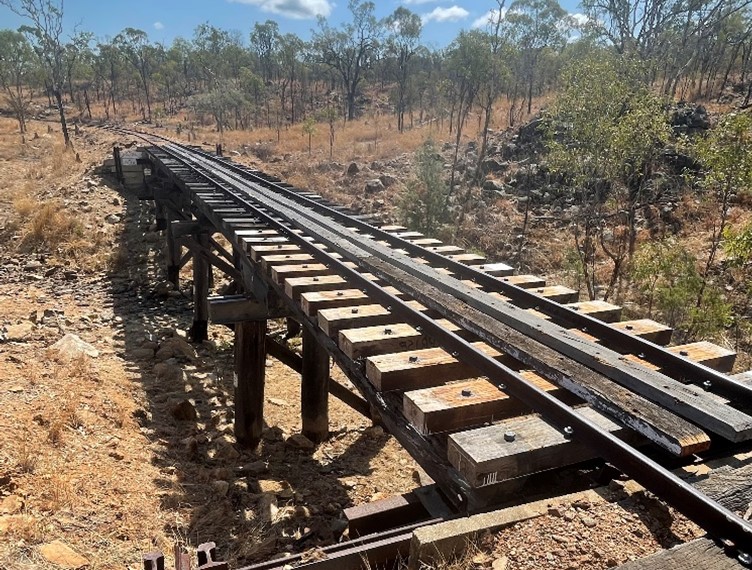 HERITAGE TIMBER RAIL BRIDGE PIER REPLACEMENTS IN THE TABLELANDS SYSTEM-Picture4